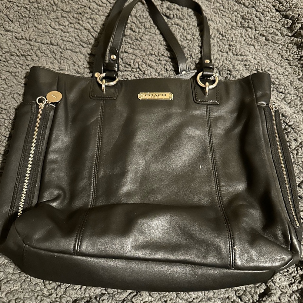 Vintage black leather coach, tote bag, side, zipper pockets, pockets inside